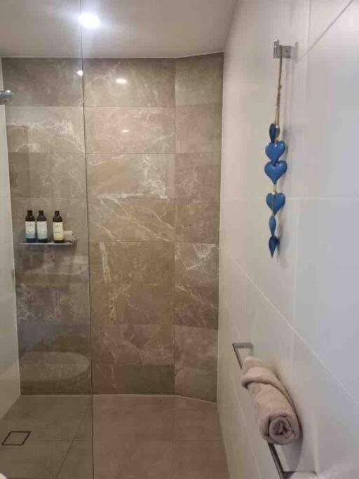 Modern 1 Brm Apartment With Pool Close To Beach Gold Coast Eksteriør bilde