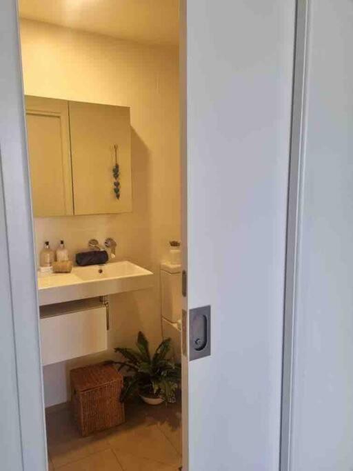 Modern 1 Brm Apartment With Pool Close To Beach Gold Coast Eksteriør bilde