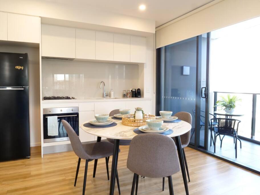 Modern 1 Brm Apartment With Pool Close To Beach Gold Coast Eksteriør bilde