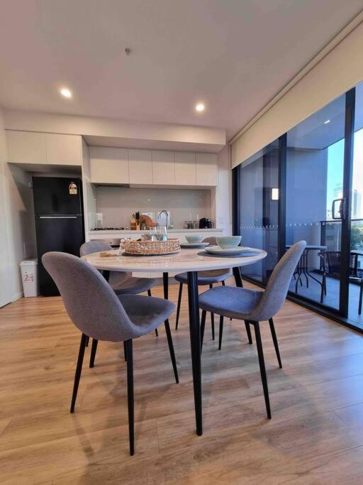 Modern 1 Brm Apartment With Pool Close To Beach Gold Coast Eksteriør bilde