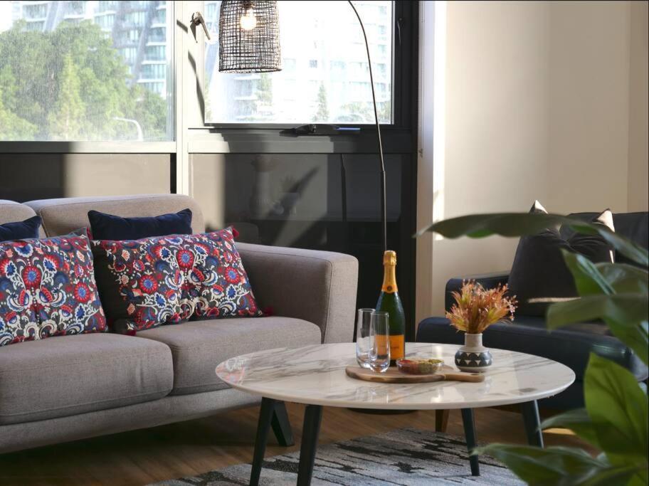 Modern 1 Brm Apartment With Pool Close To Beach Gold Coast Eksteriør bilde